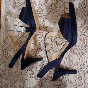 Nina navy sz 8M satin and rhinestone sandals